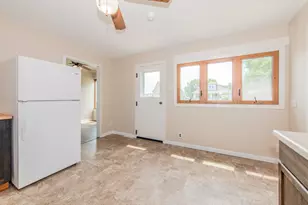 236 W Johnson St, Utica, IL 61373 - Photo 10