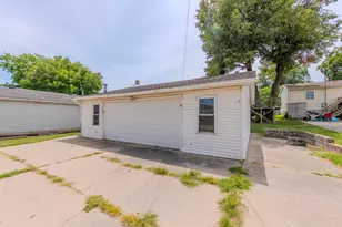 236 W Johnson St, Utica, IL 61373 - Photo 34