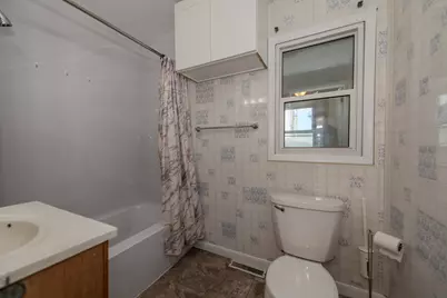 236 W Johnson Street, Utica, IL 61373 - Photo 22
