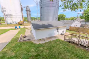 236 W Johnson St, Utica, IL 61373 - Photo 30