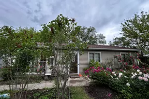 324 N Emerald Ave, Mundelein, IL 60060 - Photo 1