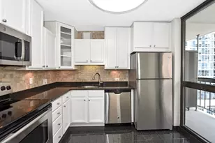 33 W Delaware Pl, Chicago, IL 60610 - Photo 24