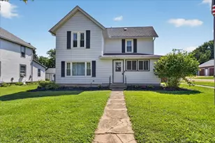 411 Main St, Leaf River, IL 61047 - Photo 2
