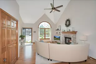 600 Sudbury Cir, Oswego, IL 60543 - Photo 2