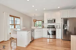 600 Sudbury Cir, Oswego, IL 60543 - Photo 8