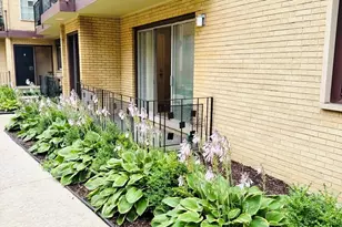 10425 S Hale Ave, Chicago, IL 60643 - Photo 2