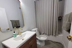 1318 W Winnemac Ave, Chicago, IL 60640 - Photo 12