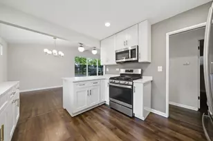 240 Barron St, Bensenville, IL 60106 - Photo 10