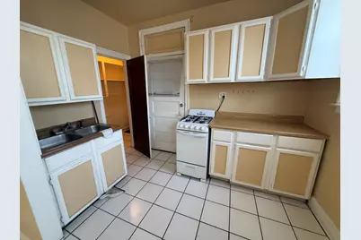 2146 S Gunderson Avenue #214, Berwyn, IL 60402 - Photo 10