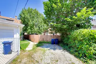 1425 Willow Ave, Des Plaines, IL 60016 - Photo 30