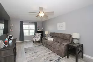 1074 Turin Dr, Hampshire, IL 60140 - Photo 4