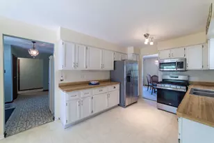 920 MacArthur Dr, Chicago Heights, IL 60411 - Photo 2