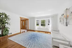 27W390 Waterford Dr, Winfield, IL 60190 - Photo 6
