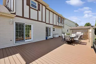 27W390 Waterford Dr, Winfield, IL 60190 - Photo 4