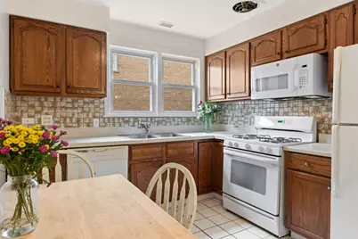 8920 Lamon Avenue #2B, Skokie, IL 60077 - Photo 4