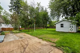 1819 Elmwood Dr, Lindenhurst, IL 60046 - Photo 16