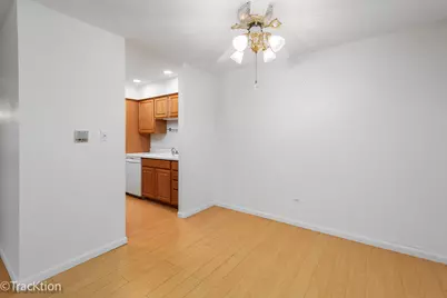 6147 Knoll Wood Court #204, Willowbrook, IL 60527 - Photo 4