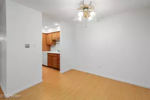 6147 Knoll Wood Ct, Willowbrook, IL 60527 - Photo 4