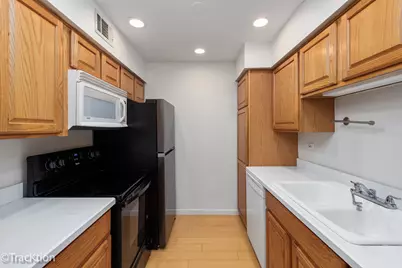 6147 Knoll Wood Court #204, Willowbrook, IL 60527 - Photo 6