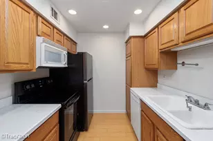 6147 Knoll Wood Ct, Willowbrook, IL 60527 - Photo 6