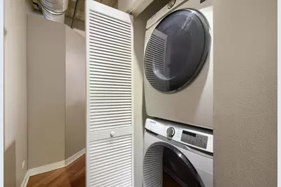 811 W 15th Place #303, Chicago, IL 60608 - Photo 12