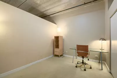 811 W 15th Place #303, Chicago, IL 60608 - Photo 6