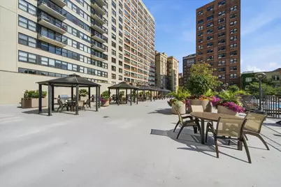 525 W Hawthorne Place #2004, Chicago, IL 60657 - Photo 20