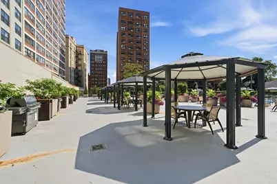 525 W Hawthorne Place #2004, Chicago, IL 60657 - Photo 18