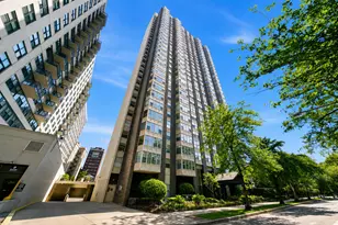 525 W Hawthorne Pl, Chicago, IL 60657 - Photo 1