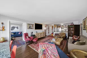 525 W Hawthorne Pl, Chicago, IL 60657 - Photo 8