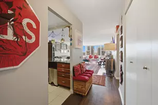 525 W Hawthorne Pl, Chicago, IL 60657 - Photo 16