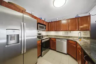 525 W Hawthorne Pl, Chicago, IL 60657 - Photo 6