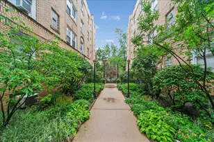 844 W Ainslie St, Chicago, IL 60640 - Photo 2
