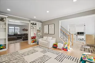 658 Lexington Square W, Gurnee, IL 60031 - Photo 2
