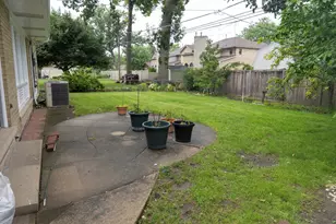 10025 Bronx Ave, Skokie, IL 60077 - Photo 26