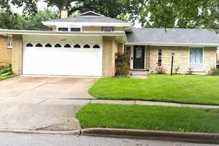 10025 Bronx Ave, Skokie, IL 60077 - Photo 2
