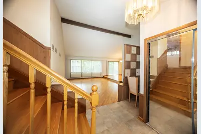 10025 Bronx Avenue, Skokie, IL 60077 - Photo 4