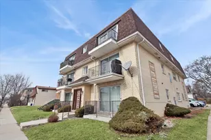 6534 W Montrose Ave, Harwood Heights, IL 60706 - Photo 2