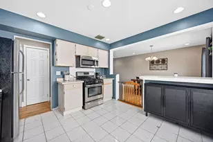 637 S Beverly Ave, Addison, IL 60101 - Photo 10