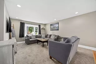 637 S Beverly Ave, Addison, IL 60101 - Photo 6