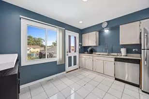 637 S Beverly Ave, Addison, IL 60101 - Photo 12
