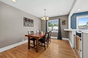 637 S Beverly Ave, Addison, IL 60101 - Photo 8