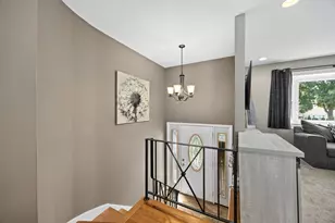 637 S Beverly Ave, Addison, IL 60101 - Photo 2