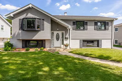 637 S Beverly Avenue, Addison, IL 60101 - Photo 1