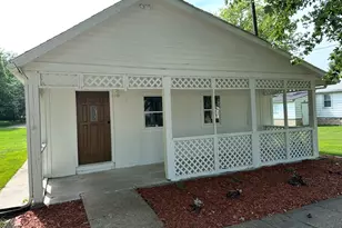 422 N Main St, Gilman, IL 60938 - Photo 1