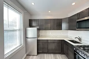 4735 N Beacon St, Chicago, IL 60640 - Photo 2