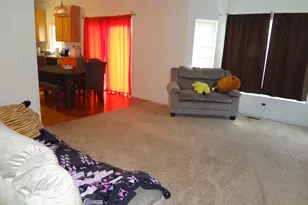 1035 Deer Creek Rd, Carpentersville, IL 60110 - Photo 4