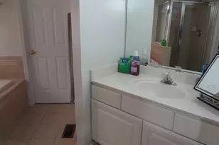 1035 Deer Creek Rd, Carpentersville, IL 60110 - Photo 26