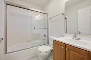 29 N Park Blvd, Streamwood, IL 60107 - Photo 12