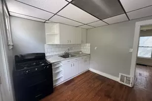 647 Hardin Ave, Aurora, IL 60506 - Photo 2
